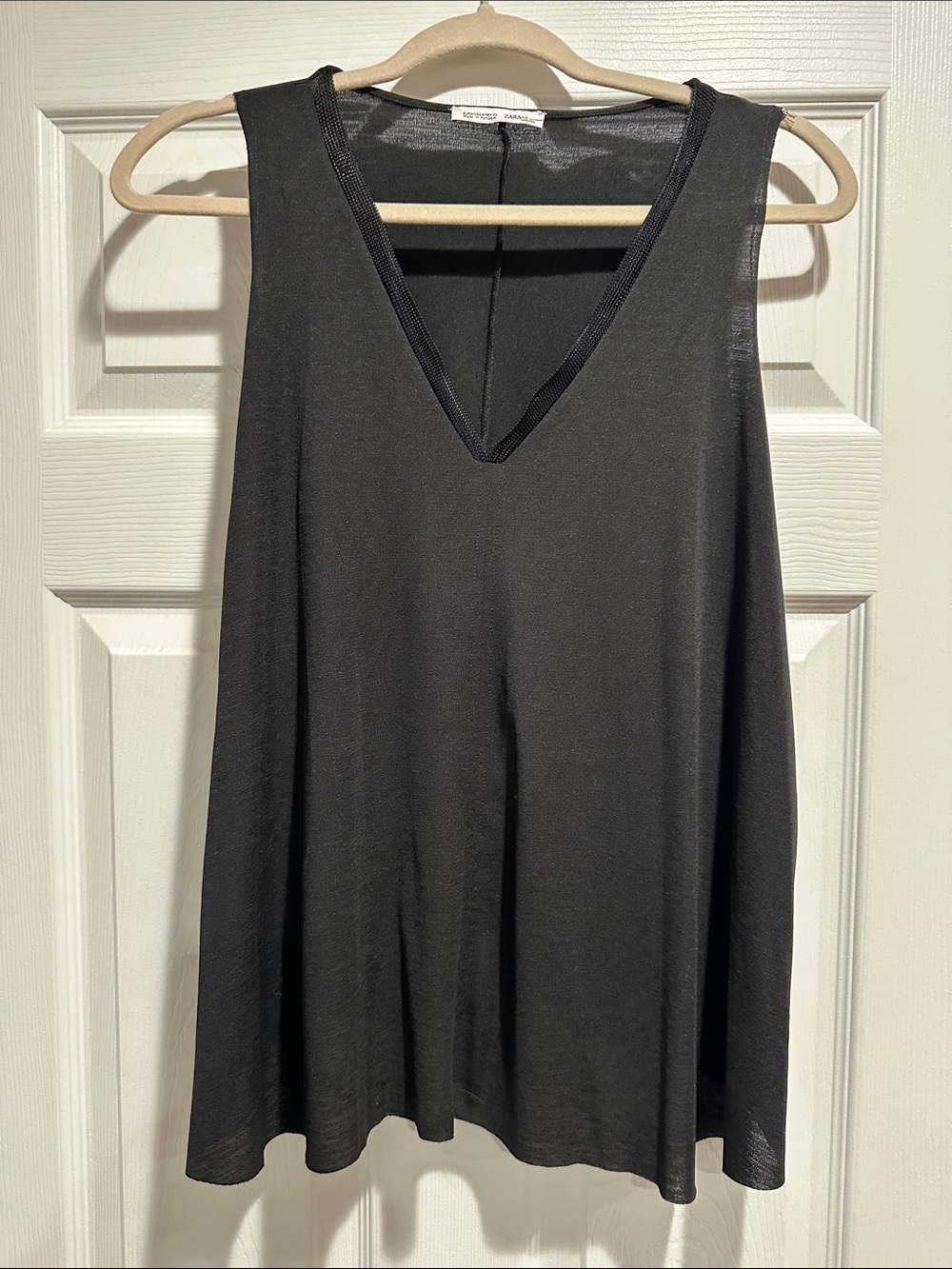 Zara Black V-Neck Sleeveless Tank Top